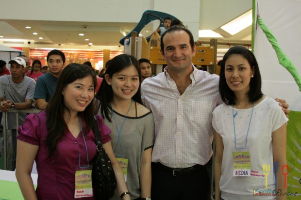 Sandalias with Patxi Elizalde, Ginger, MomFriday, and MrsMartinez