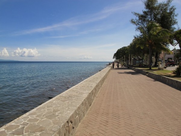 Manila Reviews in Rizal Boulevard, Dumaguete