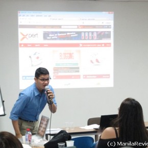 Xpert.ph's Brian engaging the audience with a trivia game.