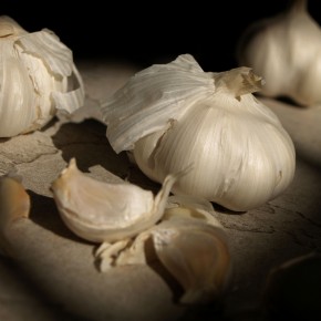 How to Peel Garlic in 10 Seconds