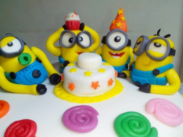 Minions cake
