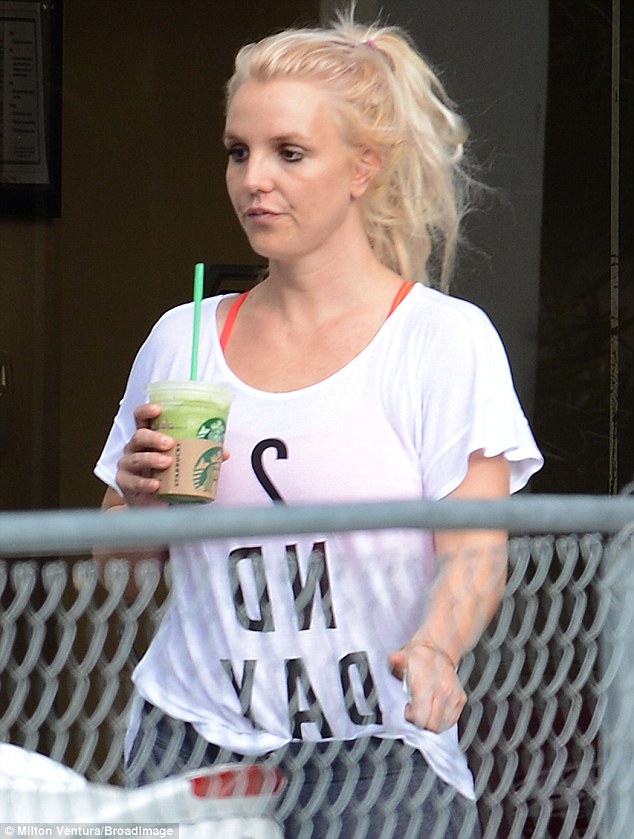 Britney Spears refuels with healthy green drink